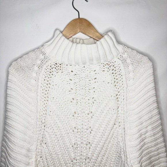 Free People Sweetheart White Mock Neck Thick Knit Sweater Size Small High Low - Picture 4 of 11